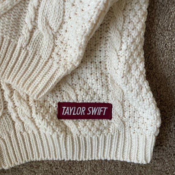 AUTHENTIC TAYLOR SWIFT RED CARDIGAN XS/S - Picture 3 of 4